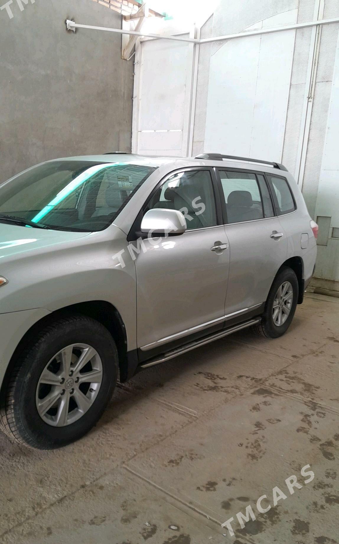 Toyota Highlander 2011 - 320 000 TMT - Гурбансолтан Едже - img 2