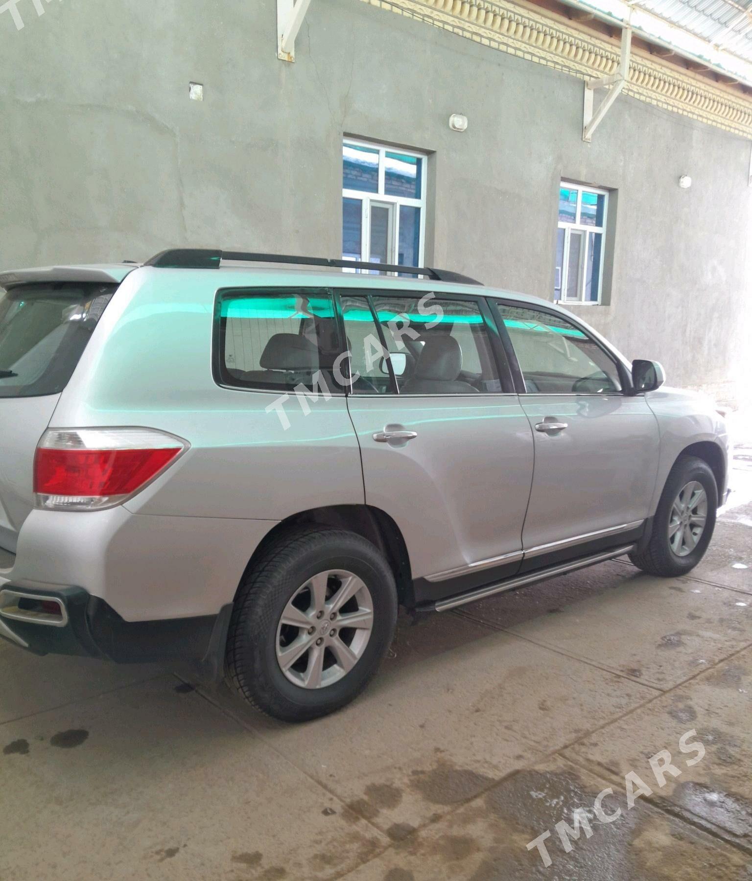 Toyota Highlander 2011 - 320 000 TMT - Гурбансолтан Едже - img 3