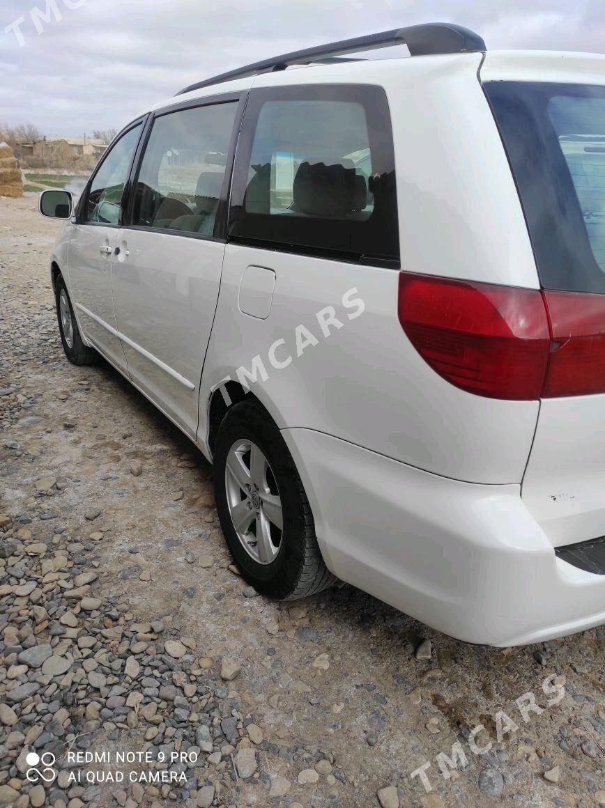 Toyota Sienna 2004 - 165 000 TMT - Бабадайхан - img 2