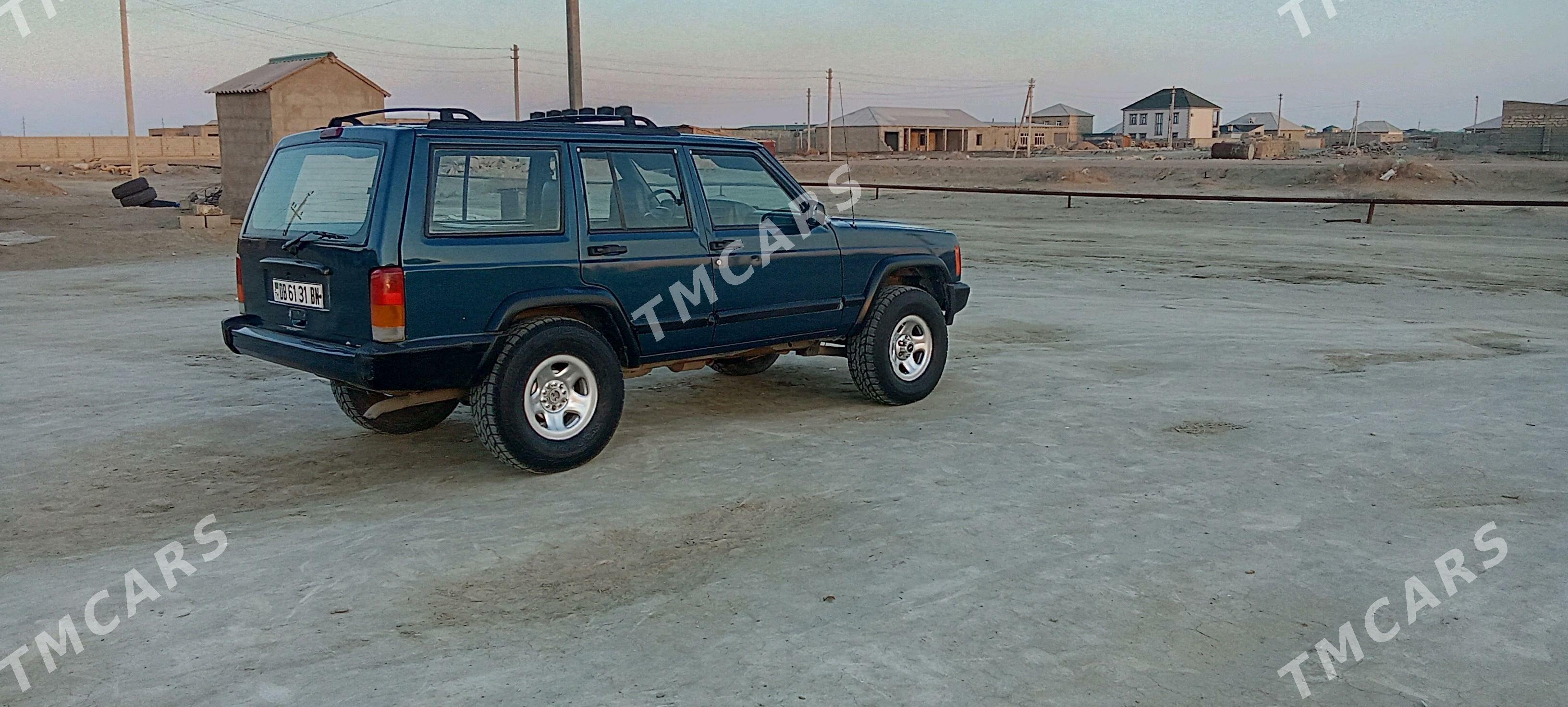 Jeep Cherokee 2001 - 30 000 TMT - Hazar - img 4