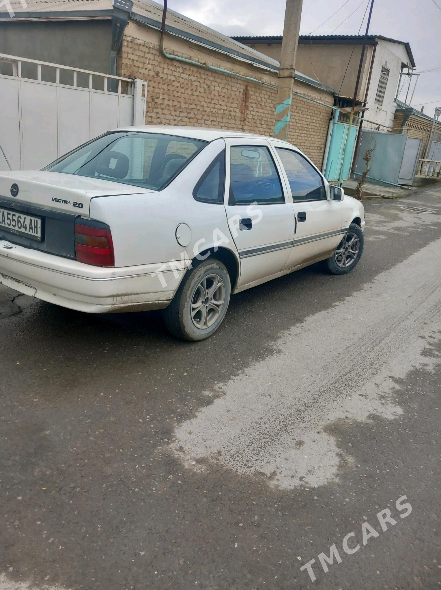 Opel Vectra 1989 - 33 000 TMT - Бахарден - img 7