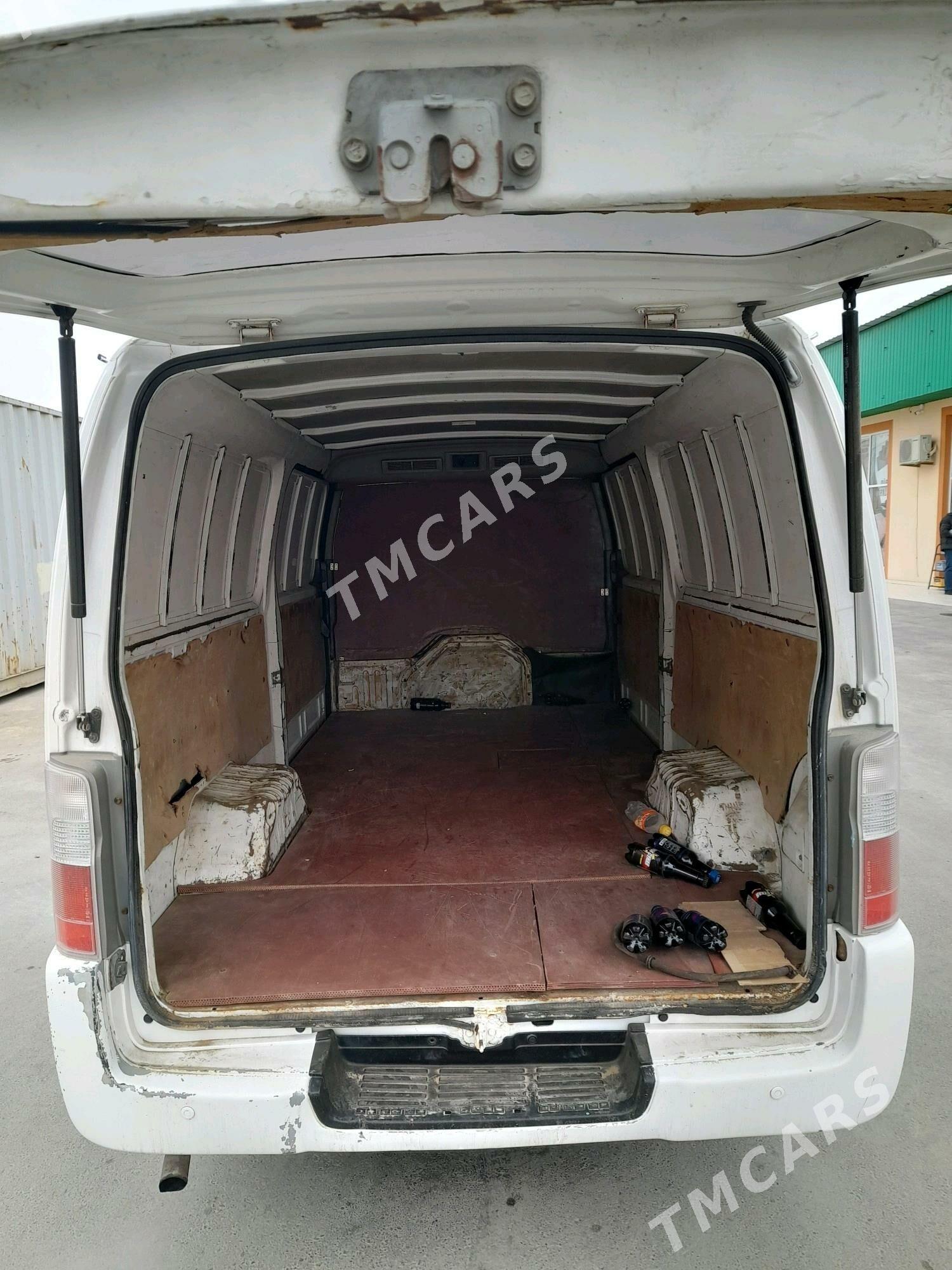 Nissan Urvan 2009 - 120 000 TMT - Мары - img 3