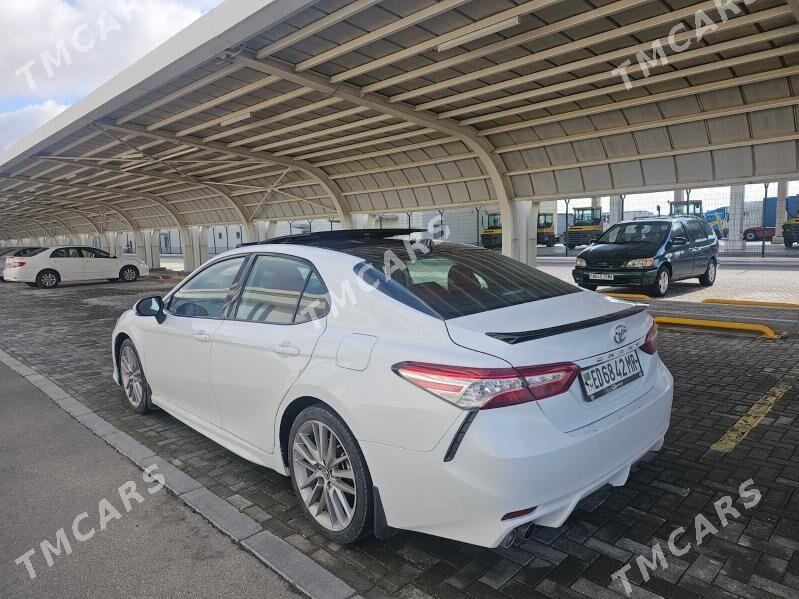 Toyota Camry 2019 - 300 000 TMT - Байрамали - img 2