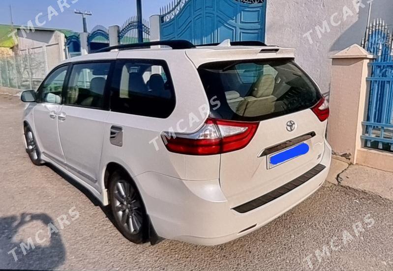 Toyota Sienna 2018 - 460 000 TMT - Ашхабад - img 2