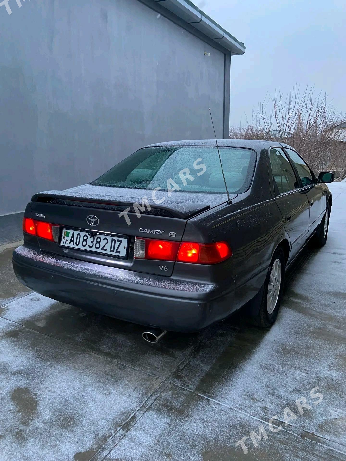 Toyota Camry 2000 - 128 000 TMT - Дашогуз - img 2