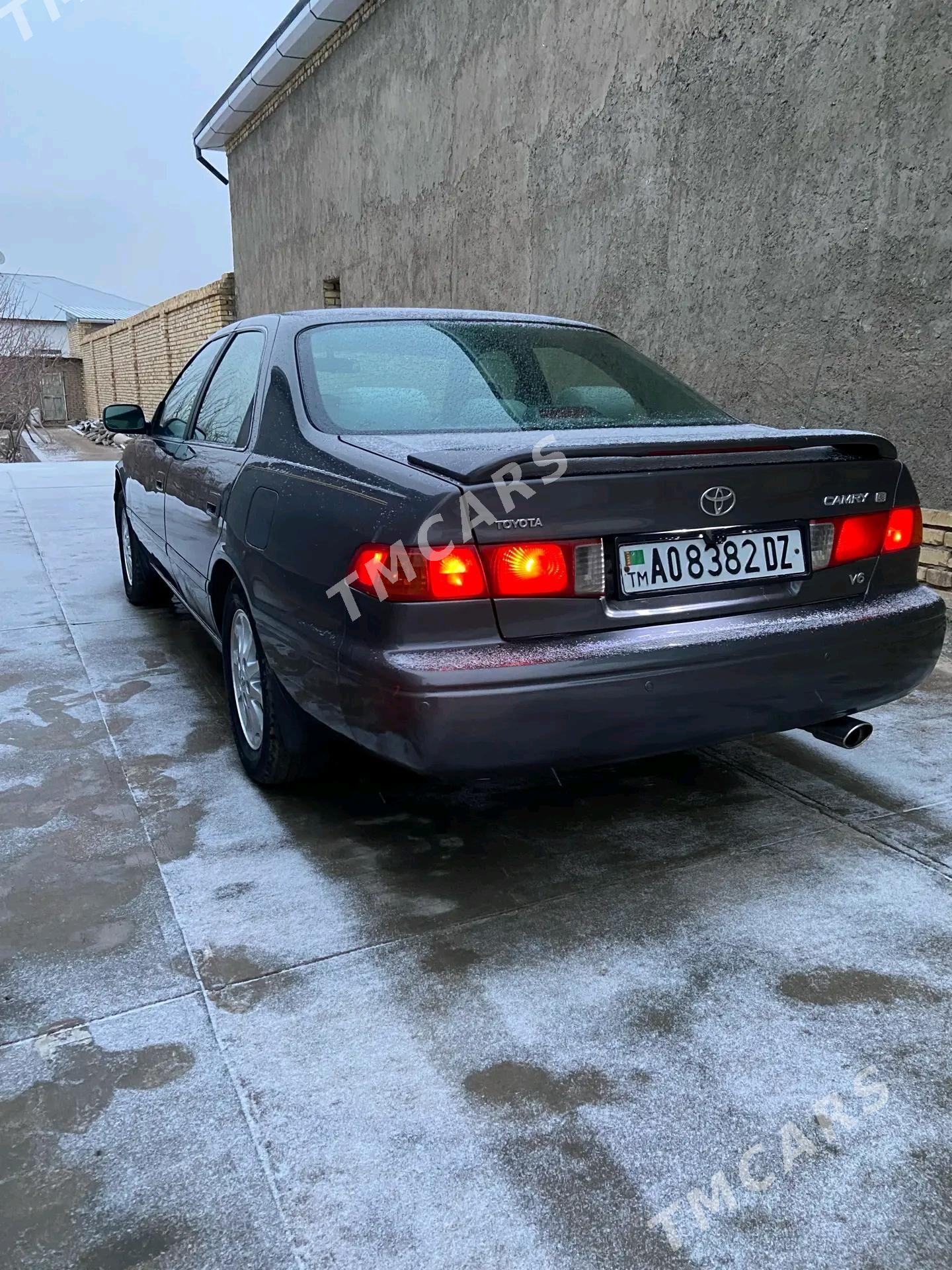 Toyota Camry 2000 - 128 000 TMT - Дашогуз - img 4