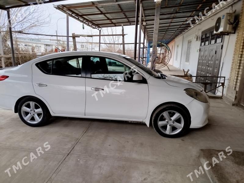 Nissan Versa 2012 - 95 000 TMT - Дашогуз - img 3