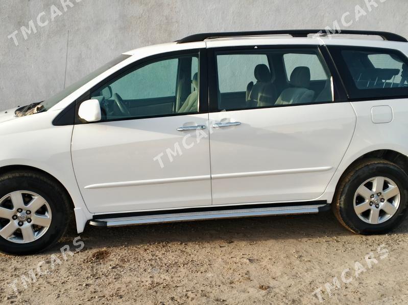 Toyota Sienna 2005 - 240 000 TMT - Ёлётен - img 3