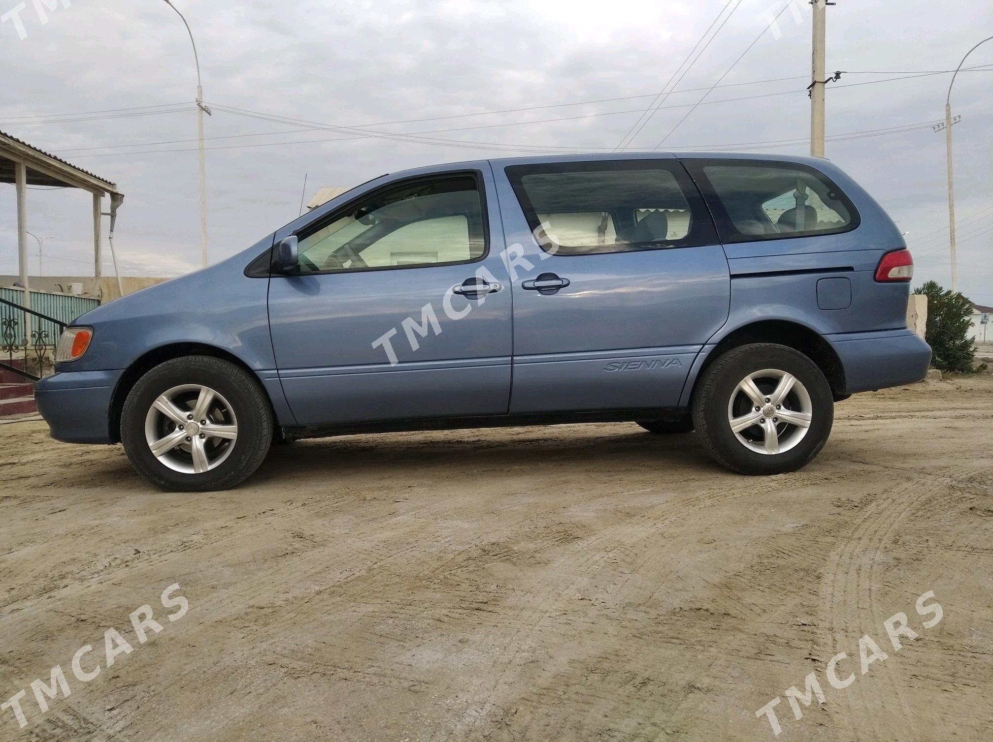 Toyota Sienna 2001 - 130 000 TMT - Эсенгулы - img 2