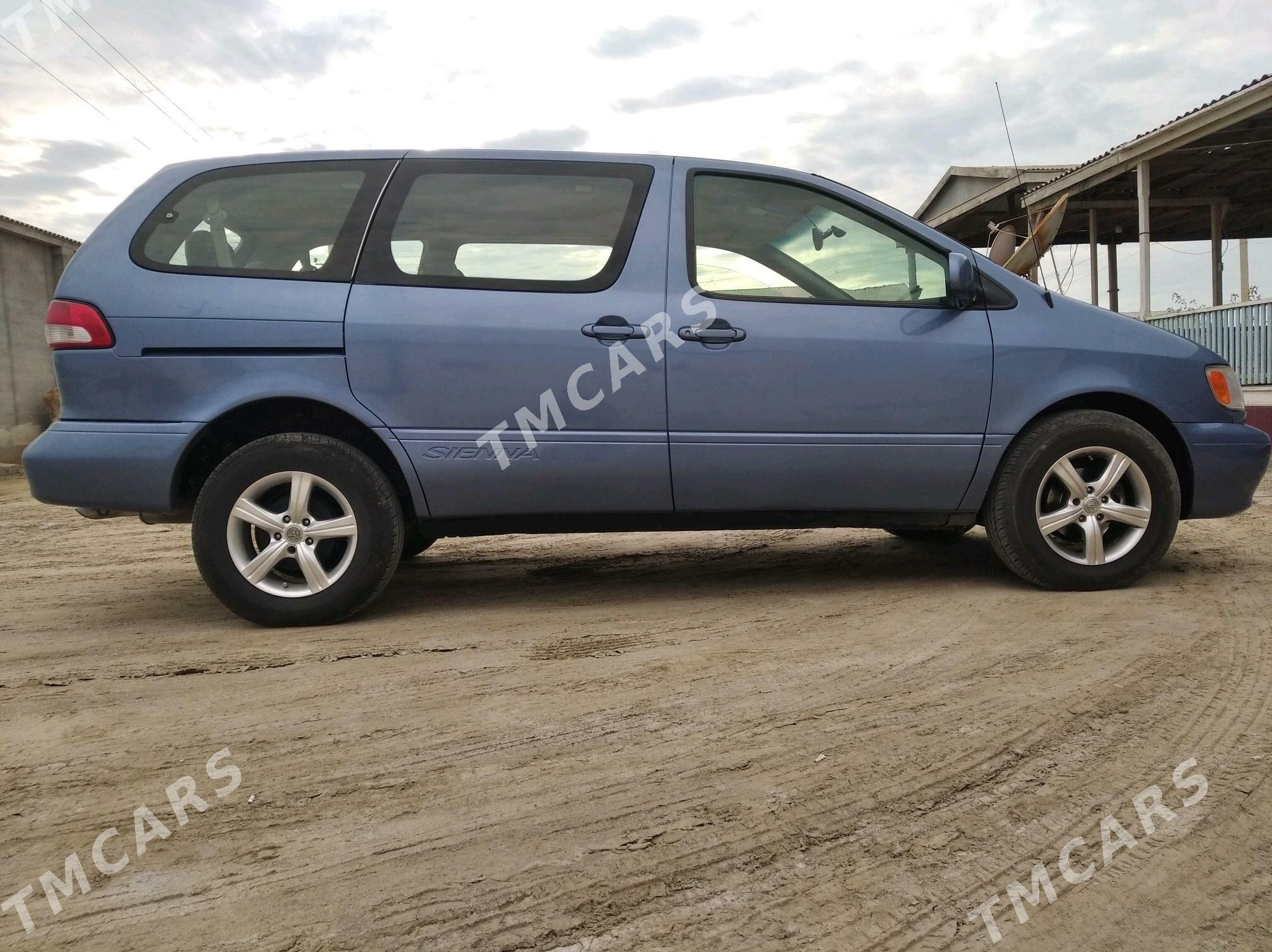 Toyota Sienna 2001 - 130 000 TMT - Эсенгулы - img 3