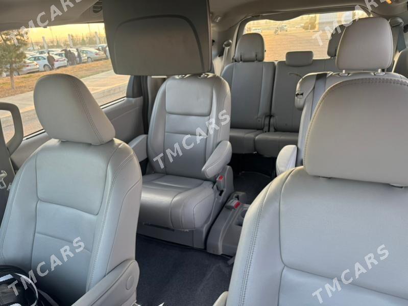 Toyota Sienna 2019 - 410 000 TMT - Мары - img 4