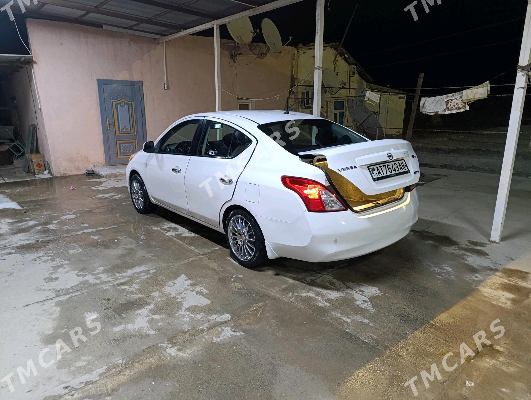 Nissan Versa 2011 - 100 000 TMT - Анев - img 2