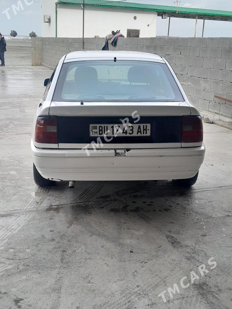 Opel Vectra 1992 - 20 000 TMT - Бахарден - img 6