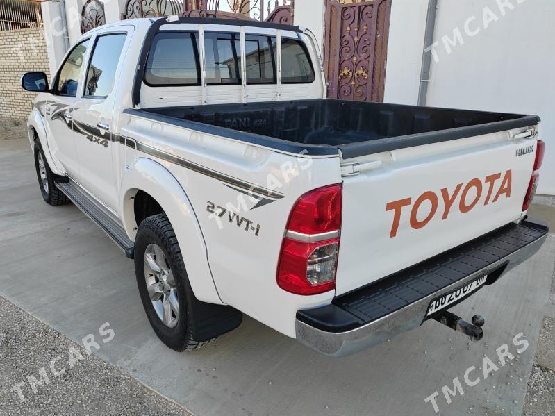 Toyota Hilux 2013 - 320 000 TMT - Hazar - img 2