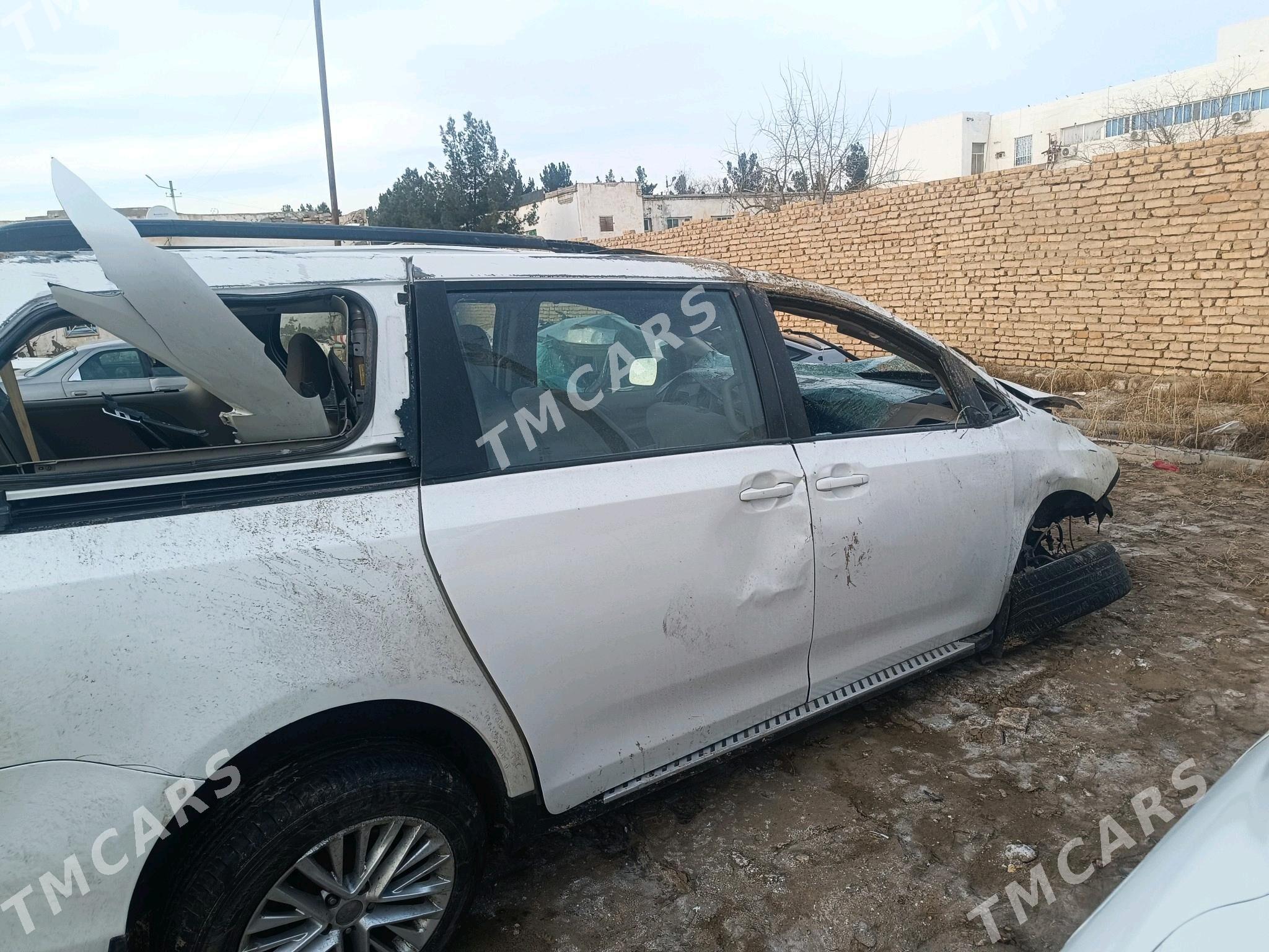 Toyota Sienna 2012 - 170 000 TMT - Сакарчага - img 5