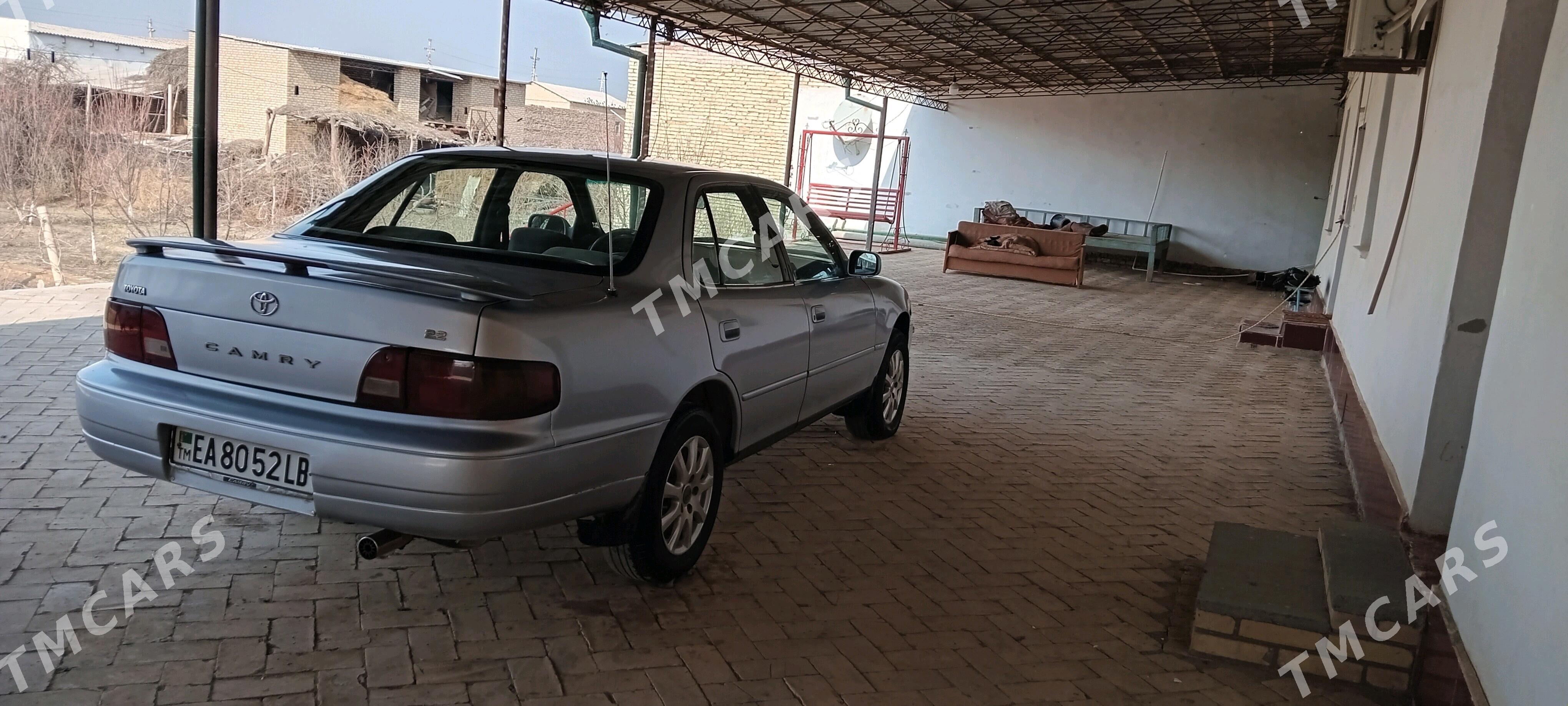 Toyota Camry 1995 - 90 000 TMT - Halaç - img 2