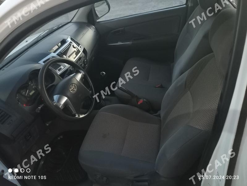 Toyota Hilux 2015 - 225 000 TMT - Мары - img 6