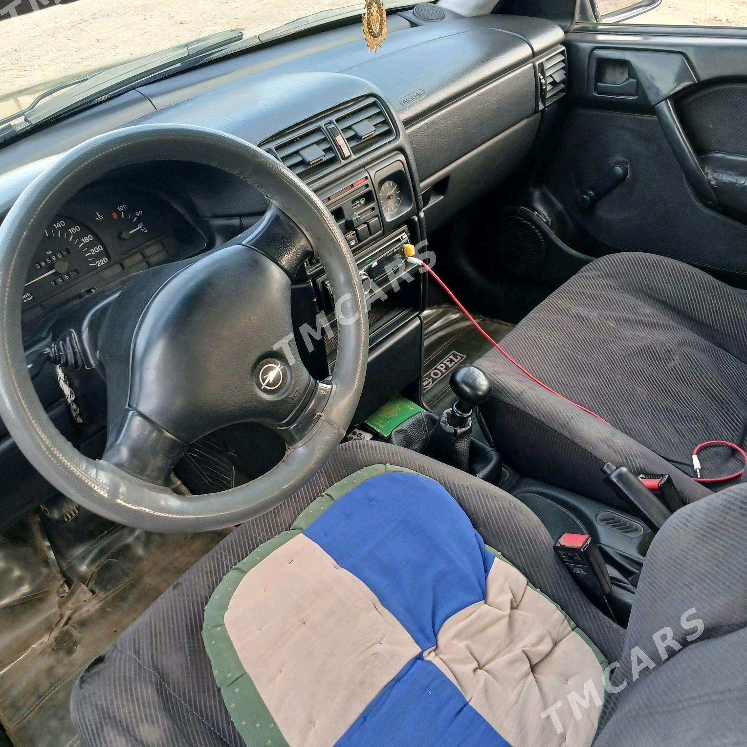 Opel Vectra 1991 - 43 000 TMT - Ёлётен - img 2