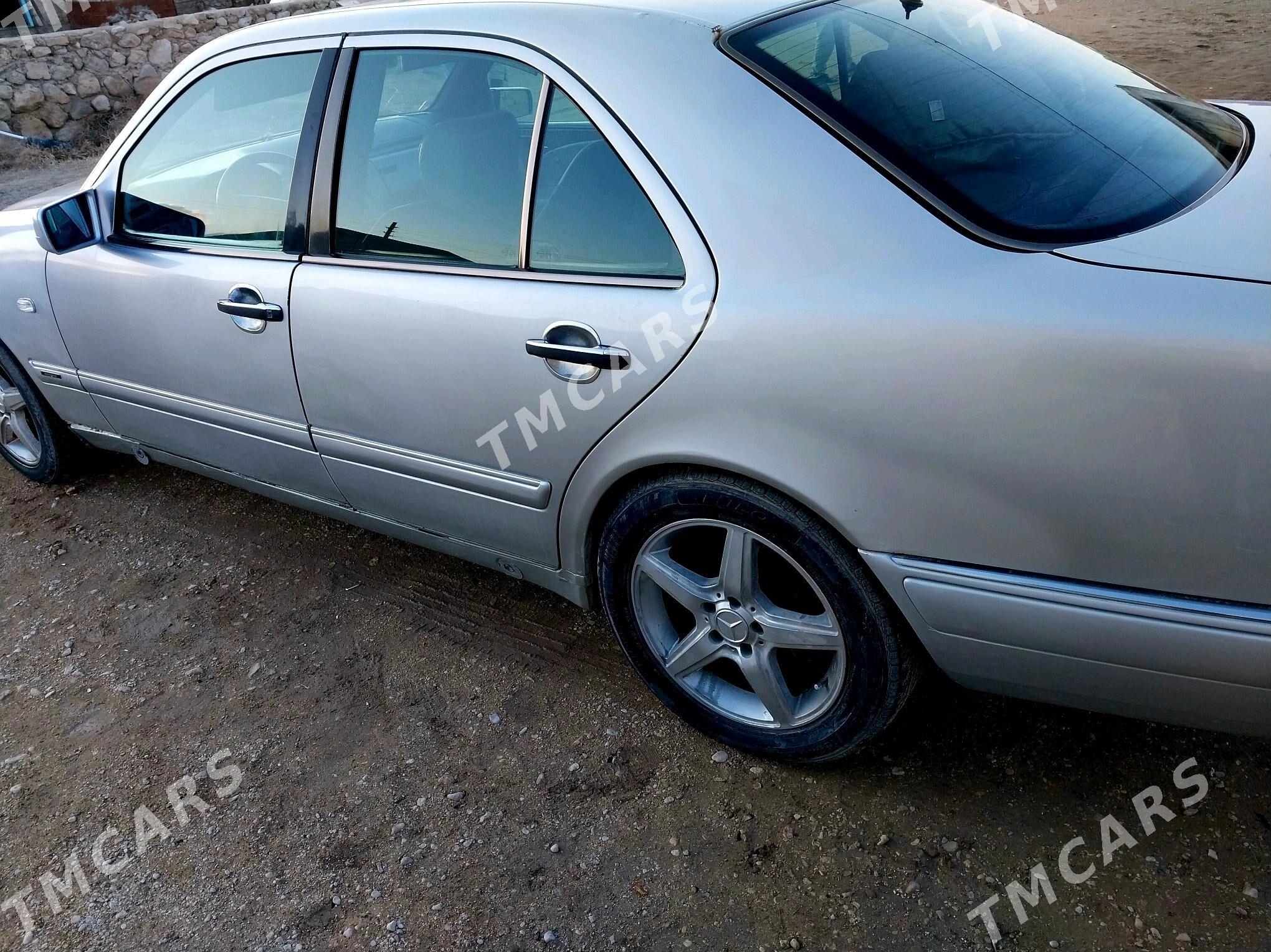 Mercedes-Benz E320 1996 - 50 000 TMT - Balkanabat - img 5