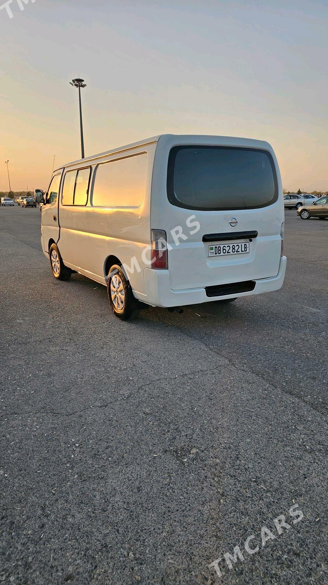 Nissan Urvan 2005 - 90 000 TMT - Туркменабат - img 7