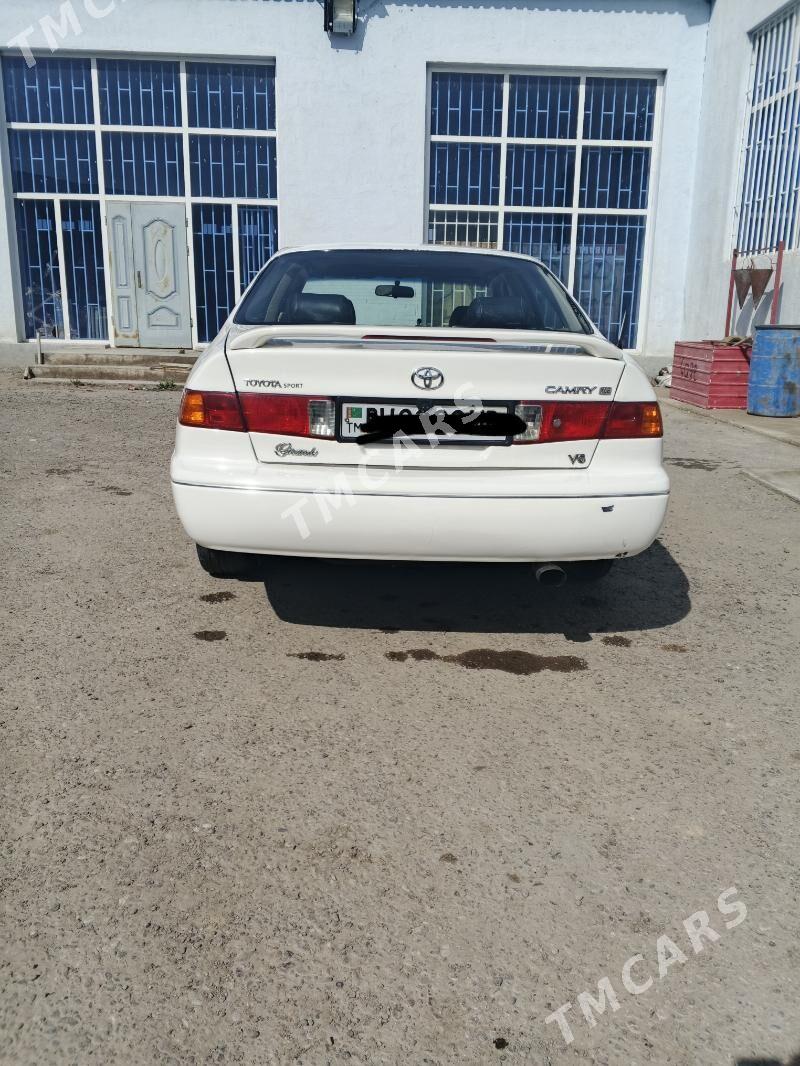 Toyota Camry 2000 - 133 000 TMT - Baýramaly - img 4