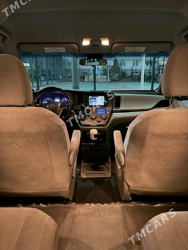 Toyota Sienna 2018 - 410 000 TMT - Кëши - img 4