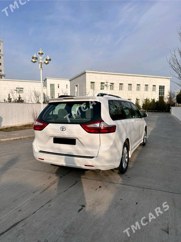 Toyota Sienna 2018 - 410 000 TMT - Кëши - img 7