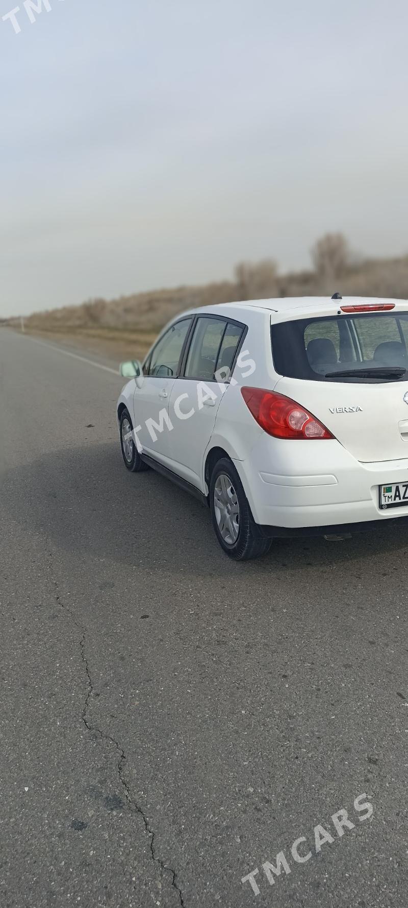 Nissan Versa 2010 - 118 000 TMT - Бузмеин - img 2