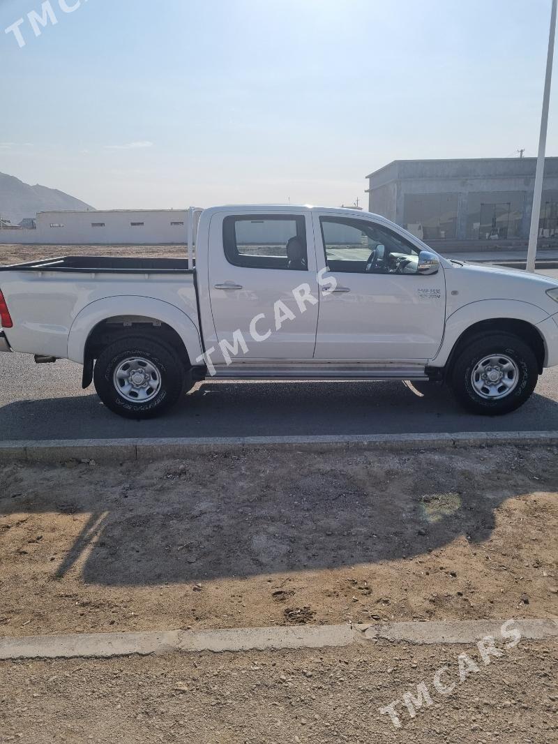 Toyota Hilux 2010 - 240 000 TMT - Jebel - img 2