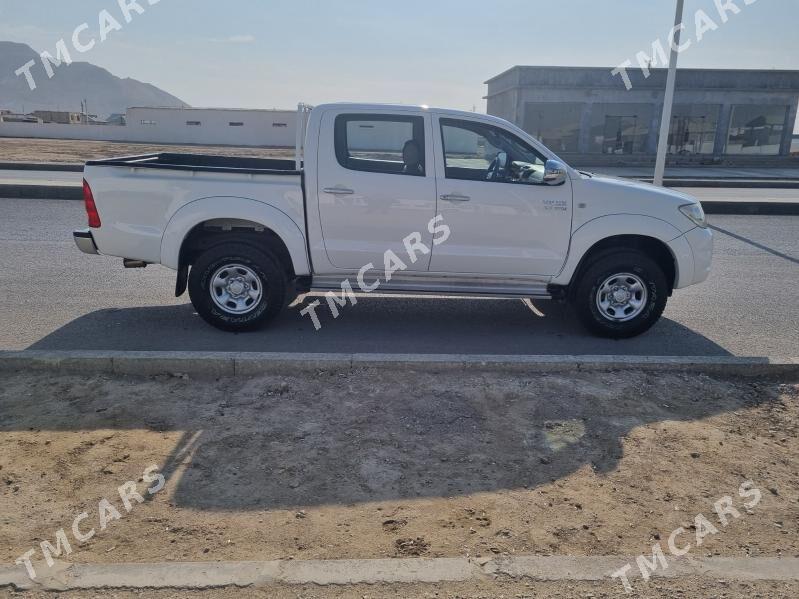 Toyota Hilux 2010 - 240 000 TMT - Jebel - img 3