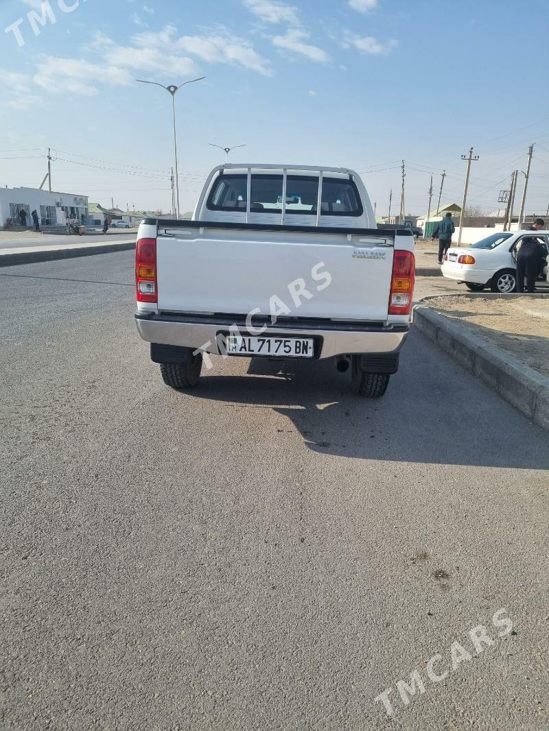 Toyota Hilux 2010 - 240 000 TMT - Jebel - img 7