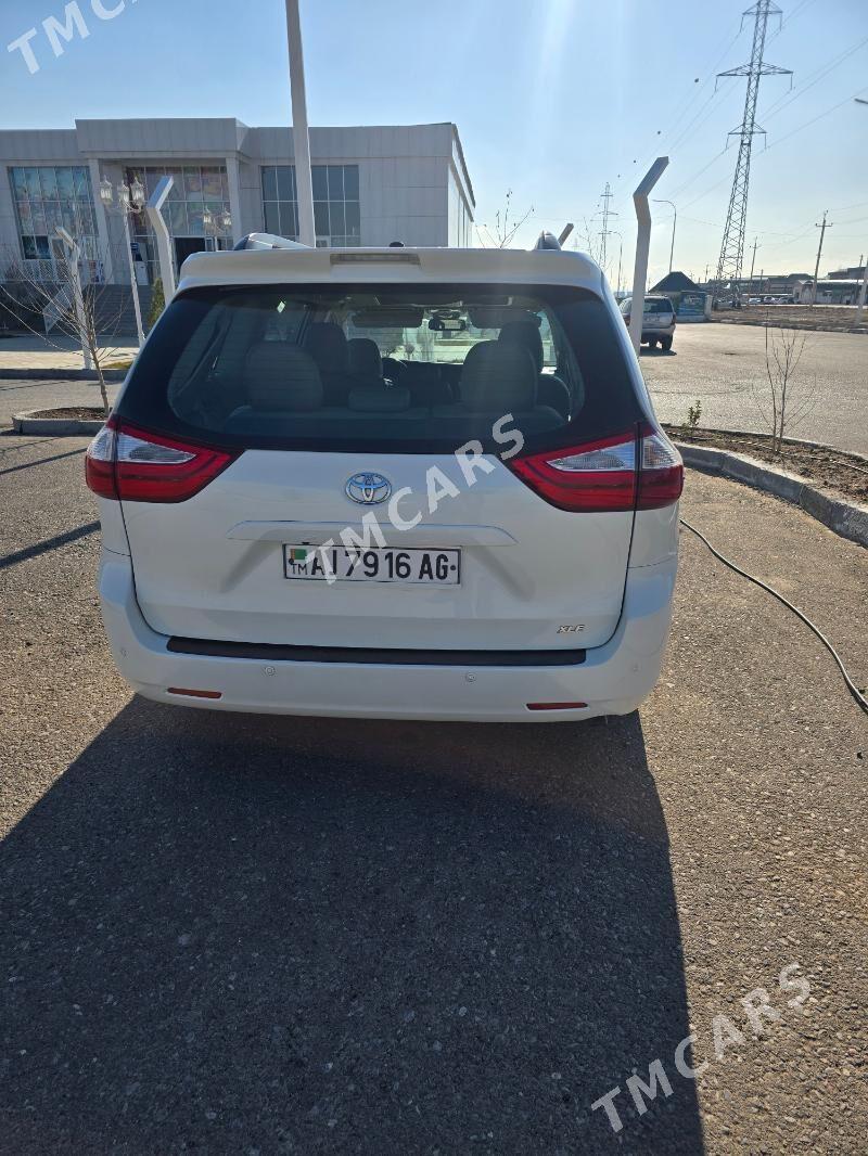 Toyota Sienna 2017 - 375 000 TMT - Ýalkym - img 7