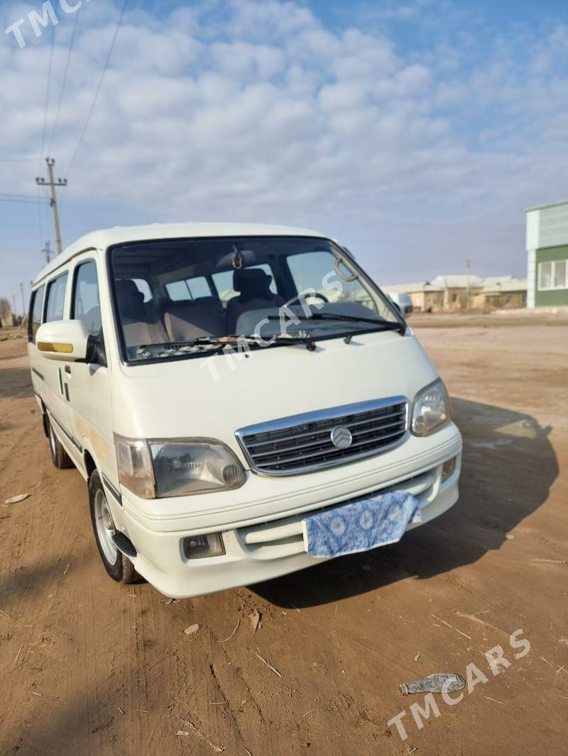 Toyota Hiace 2010 - 110 000 TMT - Сакарчага - img 4