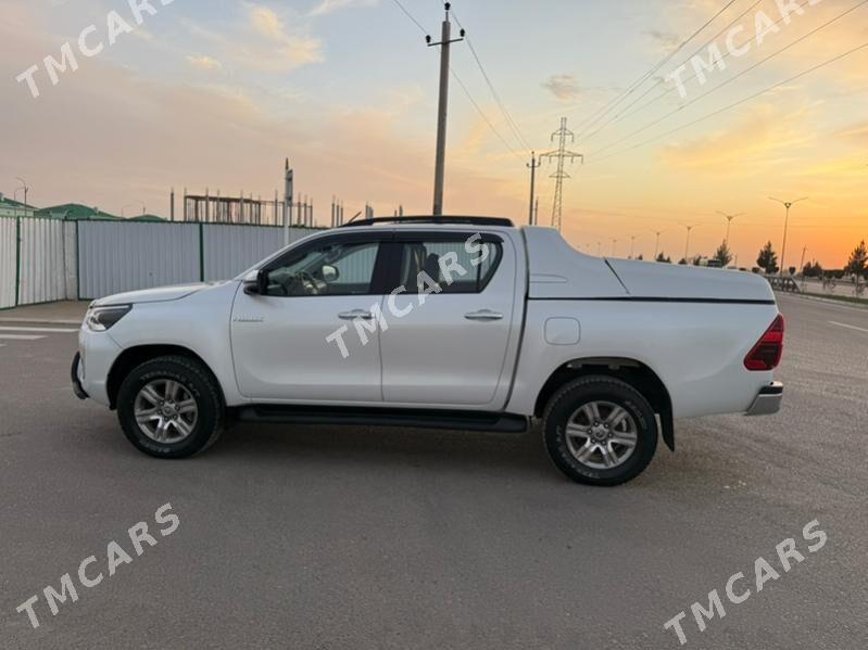 Toyota Hilux 2022 - 600 000 TMT - Мары - img 2