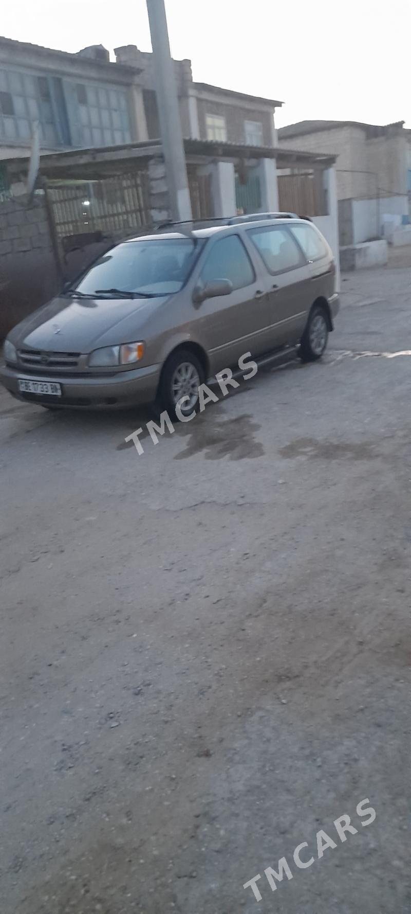 Toyota Sienna 2000 - 140 000 TMT - Эсенгулы - img 3