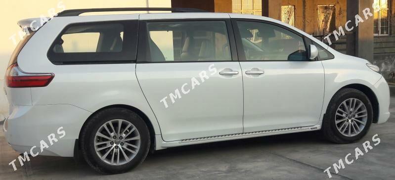 Toyota Sienna 2010 - 300 000 TMT - Ашхабад - img 4