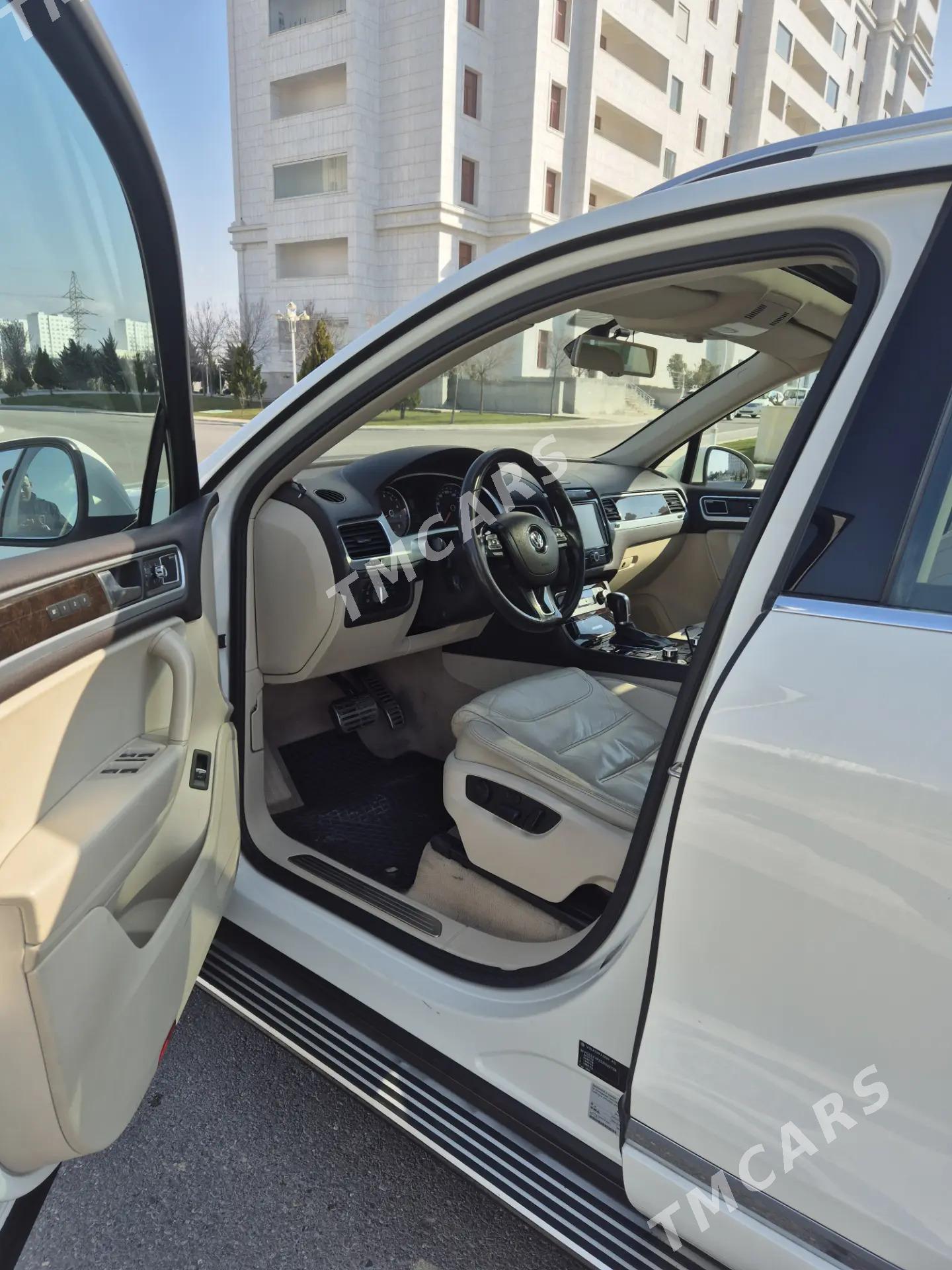 Volkswagen Touareg 2012 - 560 000 TMT - Aşgabat - img 4