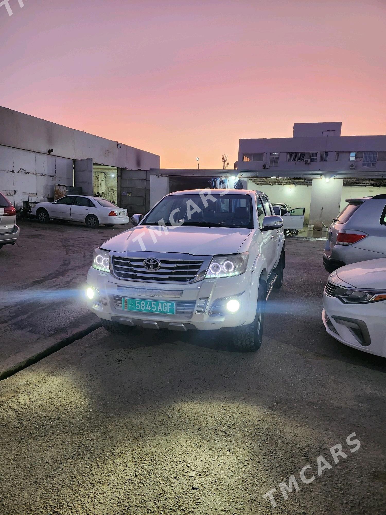 Toyota Hilux 2015 - 300 000 TMT - Mary - img 2