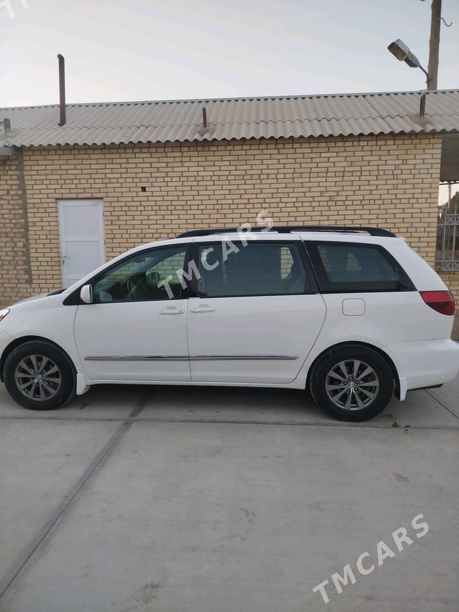 Toyota Sienna 2005 - 230 000 TMT - Теджен - img 7