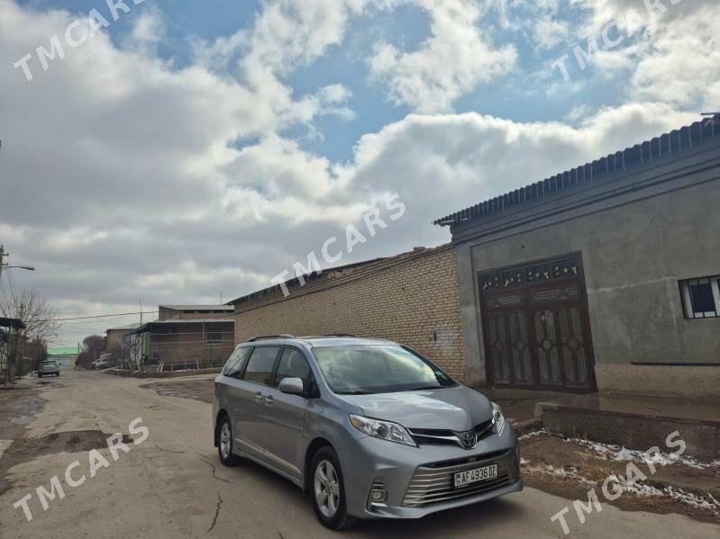 Toyota Sienna 2018 - 350 000 TMT - Daşoguz - img 9