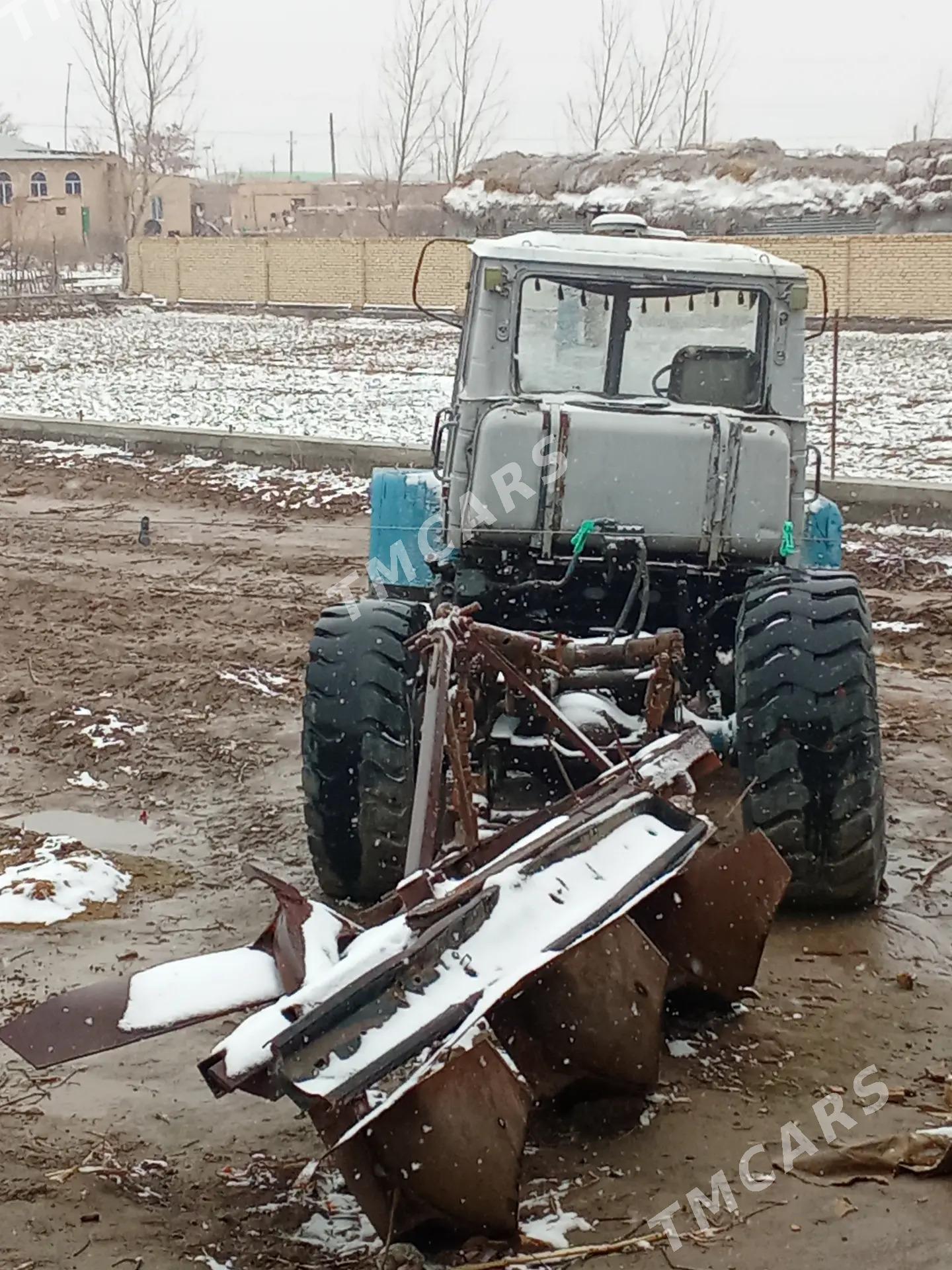 MTZ T-28 1980 - 50 000 TMT - Çärjew - img 3