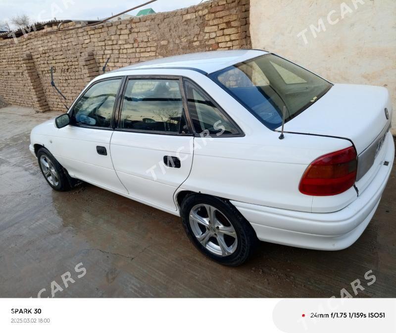 Opel Astra 1996 - 35 000 TMT - Теджен - img 5