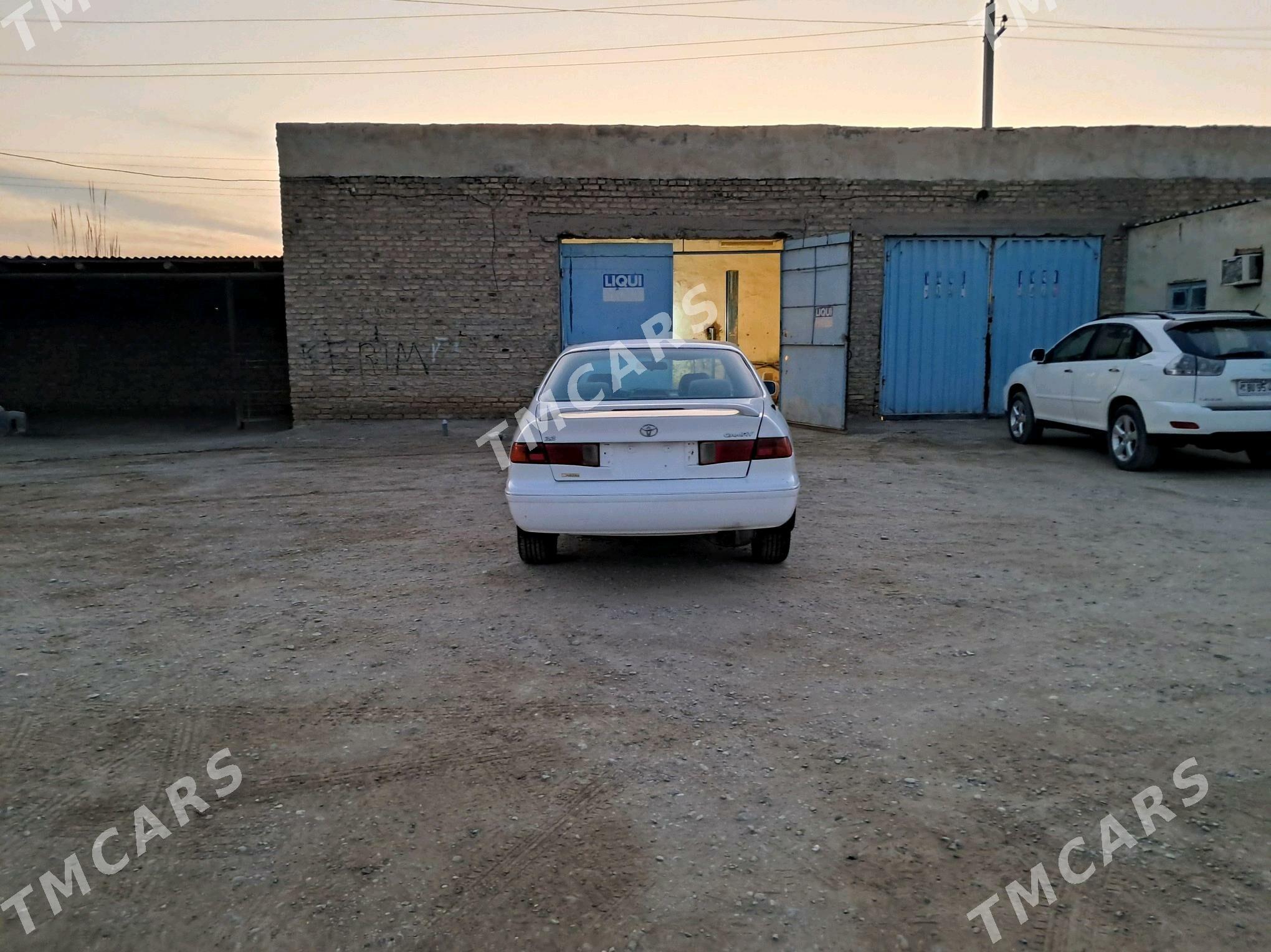 Toyota Camry 1998 - 70 000 TMT - Ходжамбаз - img 3