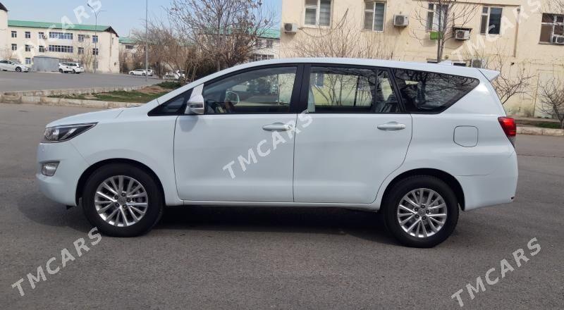 Toyota Innova 2019 - 265 000 TMT - Ашхабад - img 9