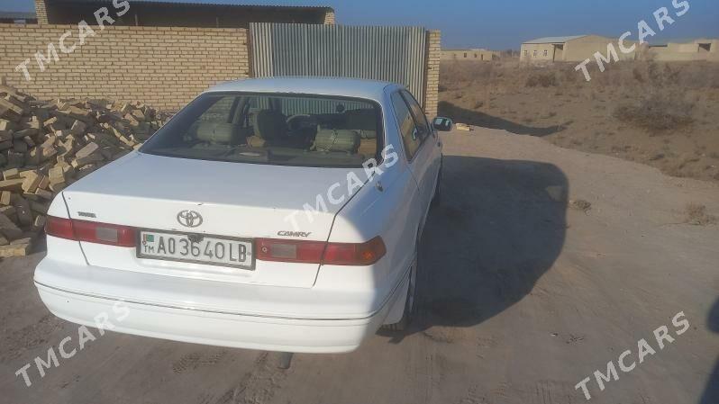 Toyota Camry 1998 - 90 000 TMT - Saýat - img 3