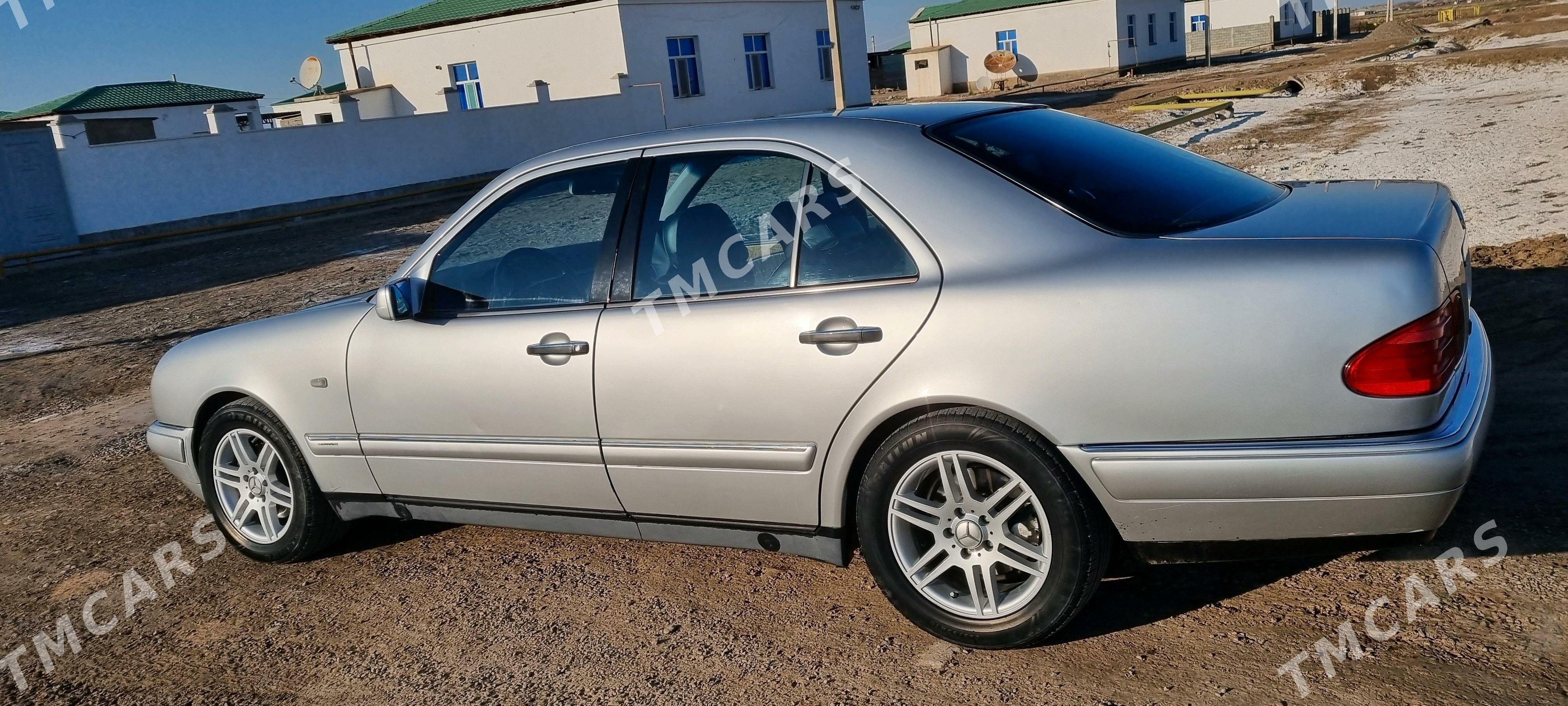 Mercedes-Benz E320 1999 - 115 000 TMT - Aşgabat - img 3