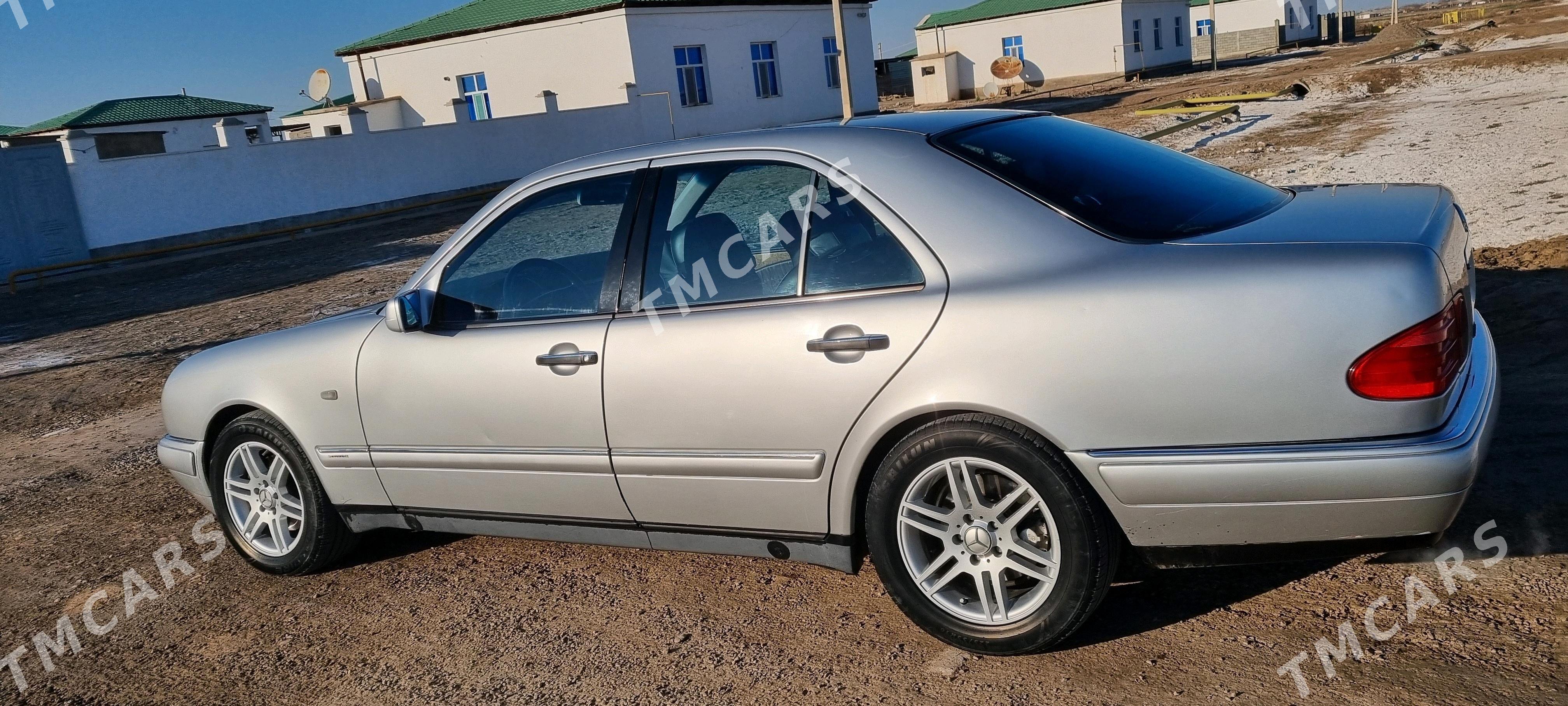 Mercedes-Benz E320 1999 - 115 000 TMT - Aşgabat - img 4