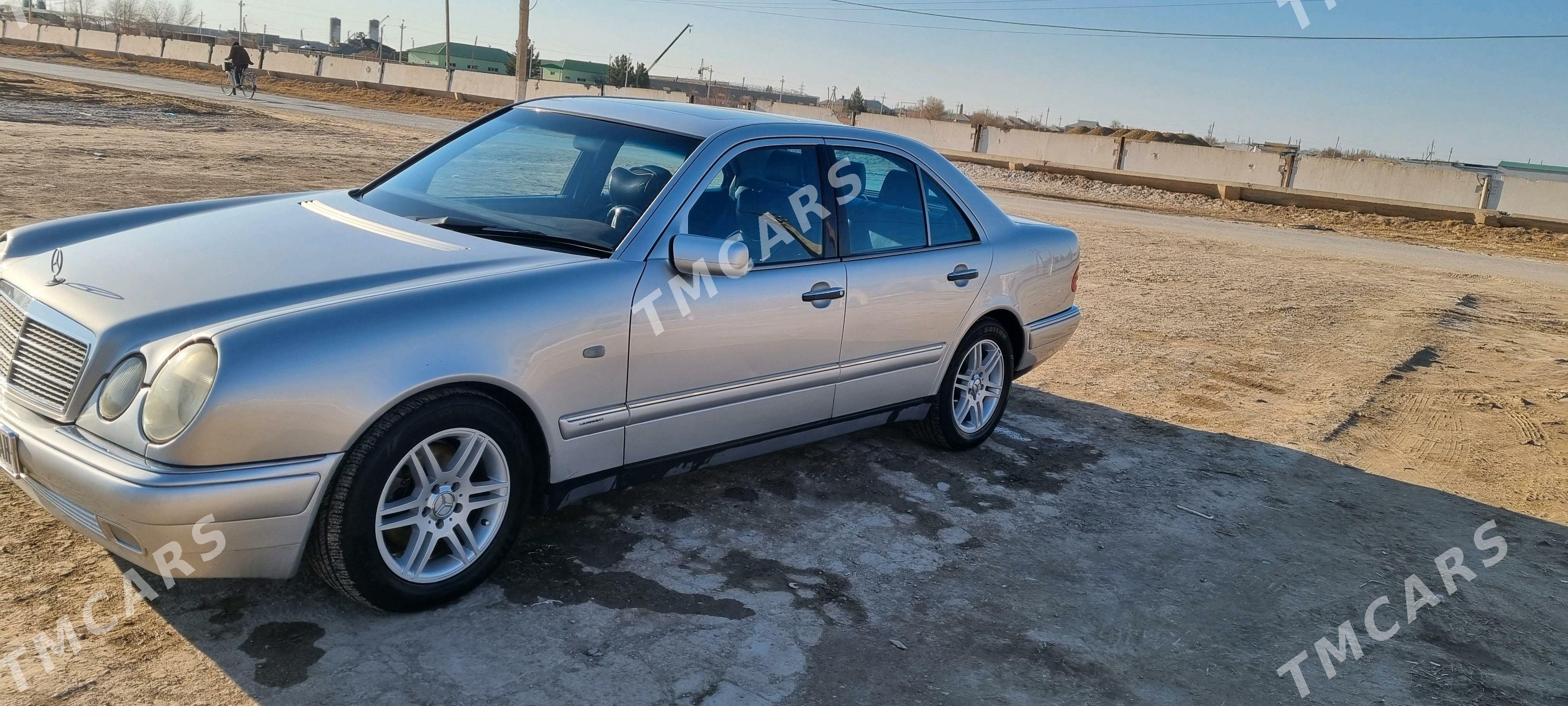 Mercedes-Benz E320 1999 - 115 000 TMT - Aşgabat - img 8