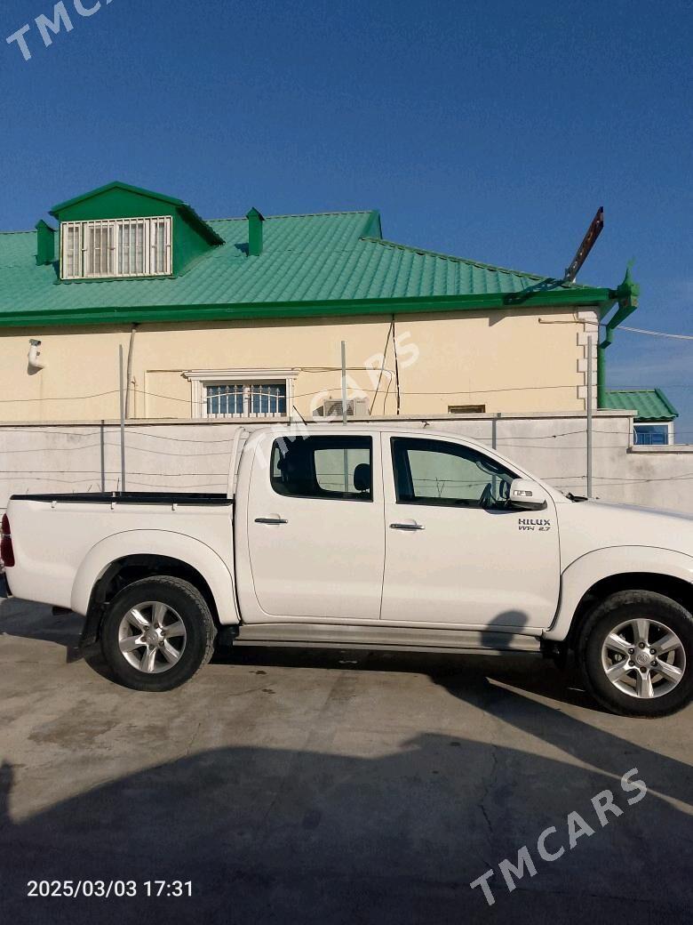 Toyota Hilux 2013 - 320 000 TMT - Türkmenbaşy - img 2