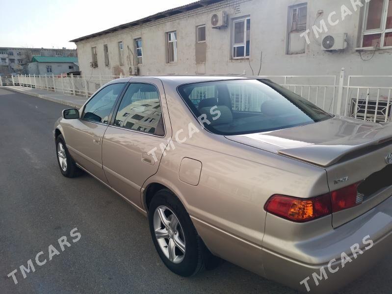 Toyota Camry 2001 - 135 000 TMT - Мары - img 3